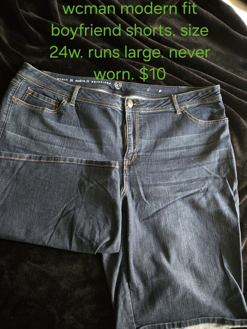 Modern Fit Boyfriend Jeans Shorts in Dark Blue